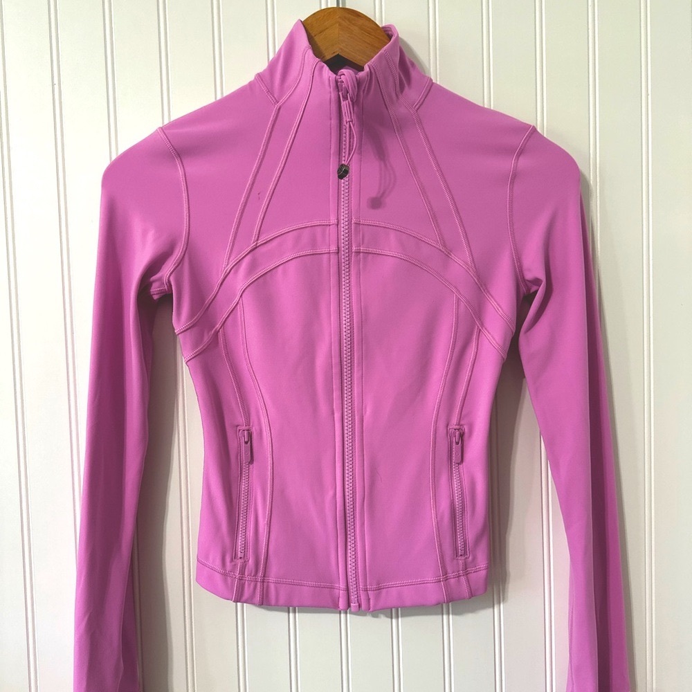 Lululemon 🍋 Define Cropped Jacket *Nulu🩷🩷
Dahlia Mauve💕